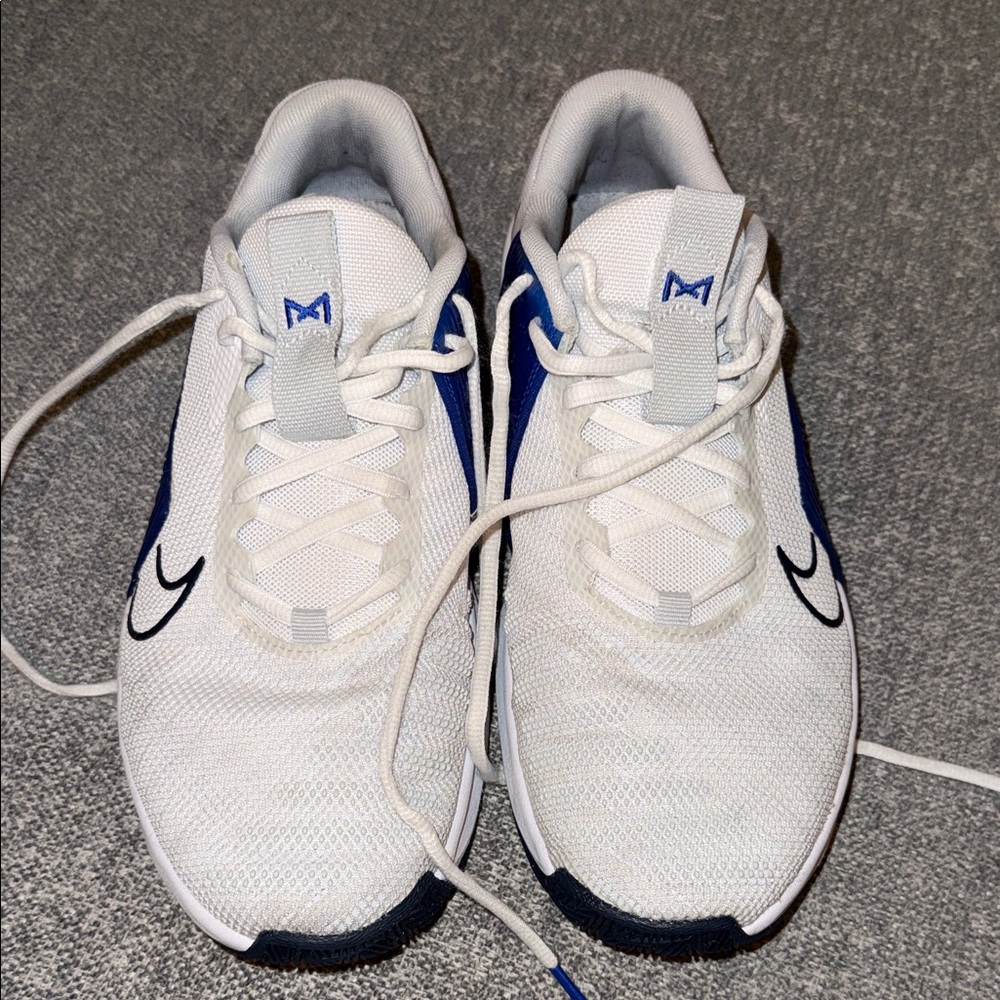 Men's Nike Metcon 9 White Sneakers with Blue Accents